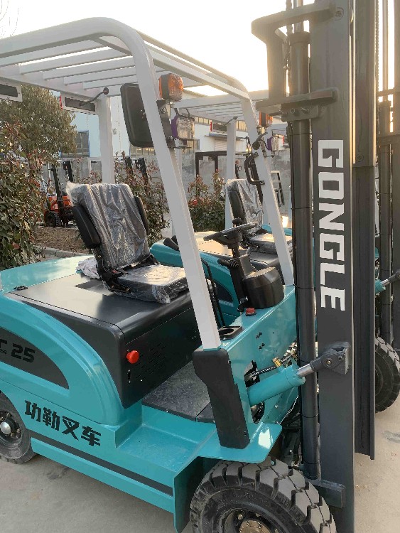 打脸所有质疑！小米YU7干翻特斯拉雷军当年吹的牛全成了(图1)