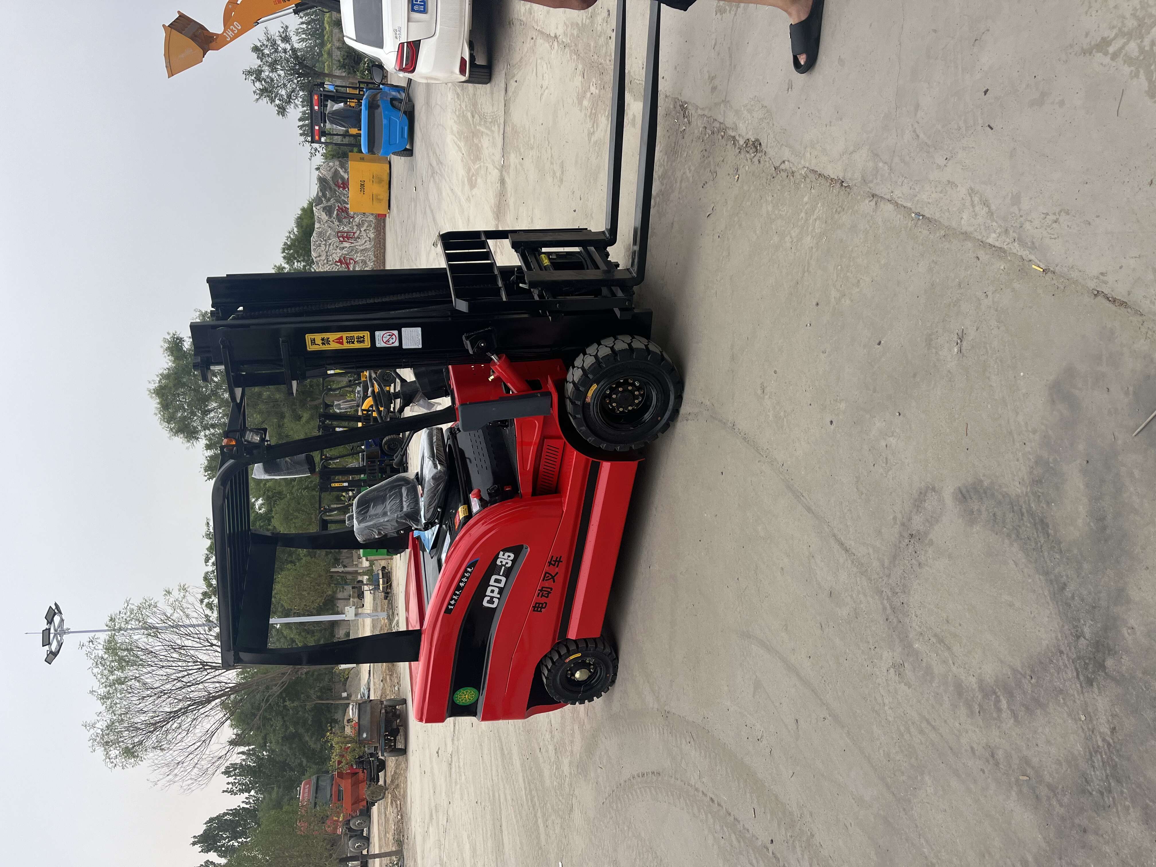 安徽安凯汽车成功中标电动锂电池叉车采购江淮重型机械成赢家！(图1)